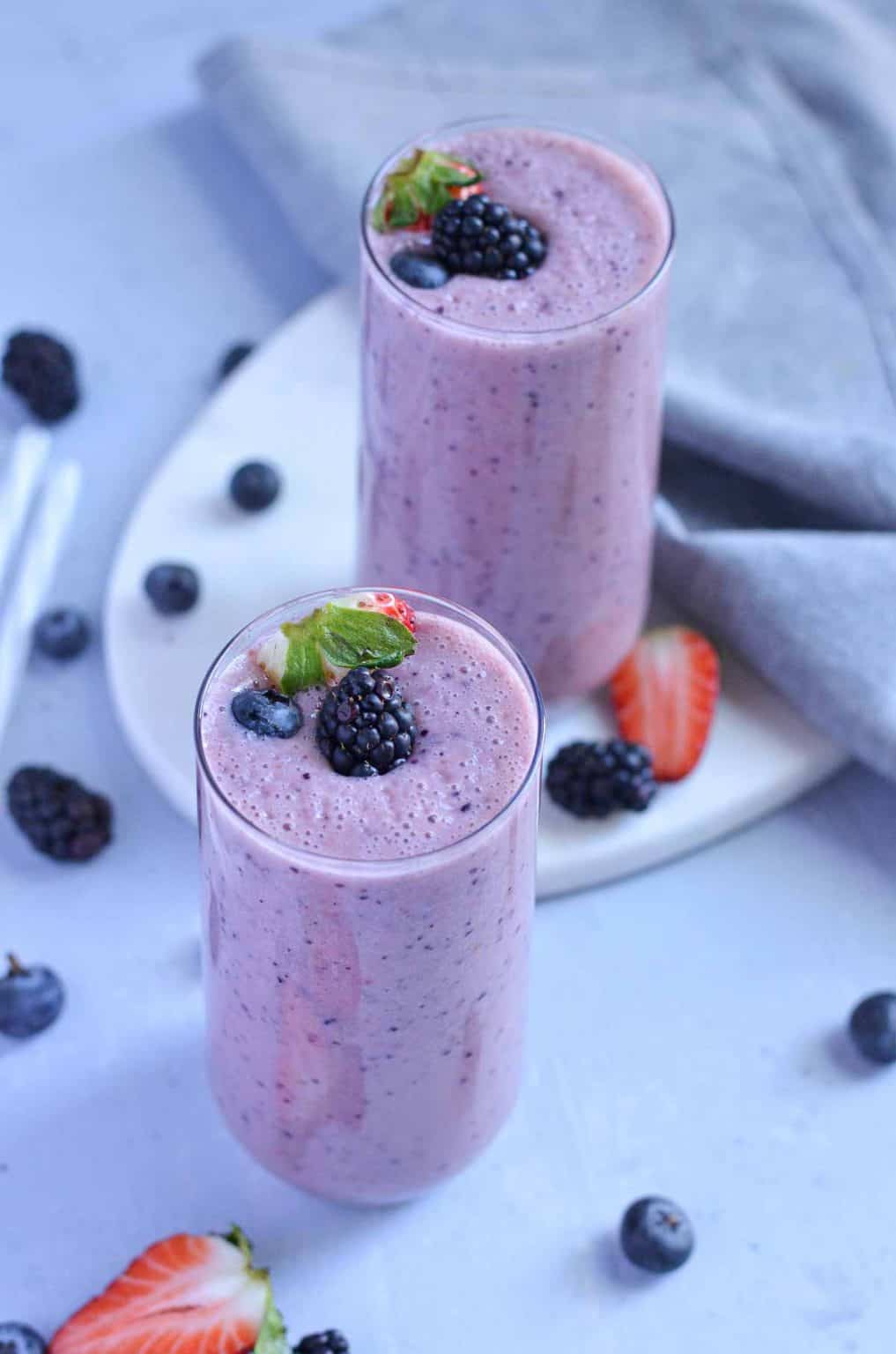 Mixed Berry Smoothie With Almond Milk (Vegan, Whole30) - Fit Meal Ideas